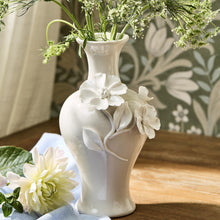 Load image into Gallery viewer, Scuplted Flower Mini Vases