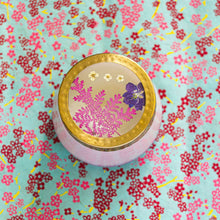 Load image into Gallery viewer, Accent Watercolor Pressed Floral Candle - Blackberry Coconut
