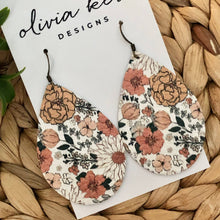 Load image into Gallery viewer, Brittany - Boho Blooms
