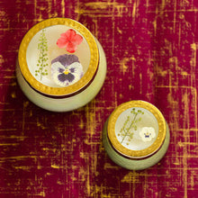 Load image into Gallery viewer, Petite Watercolor Pressed Floral Candle - Tomato Vine
