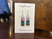 Load image into Gallery viewer, Short Triangle Featherwood Earrings
