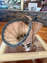 Load image into Gallery viewer, Princess Basket

