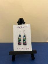 Load image into Gallery viewer, Short Triangle Featherwood Earrings
