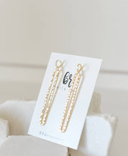 Load image into Gallery viewer, Zola hammered oval hoop studs 18k
