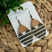 Load image into Gallery viewer, Josie - Black Stripes
