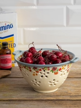 Load image into Gallery viewer, Ceramic Berry Colander - Cream Floral
