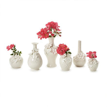 Load image into Gallery viewer, Scuplted Flower Mini Vases
